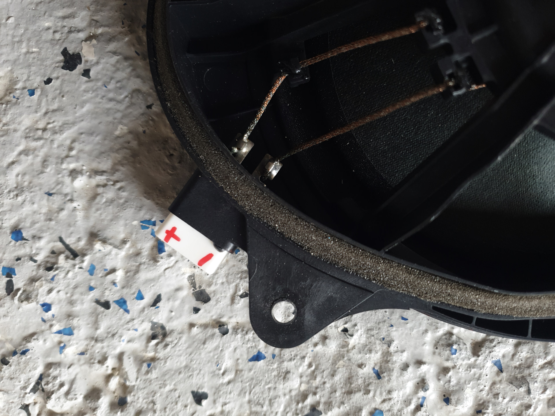 Заменил динамики в задней полке — Toyota Corolla (160), 1,8 л, 2013 ...