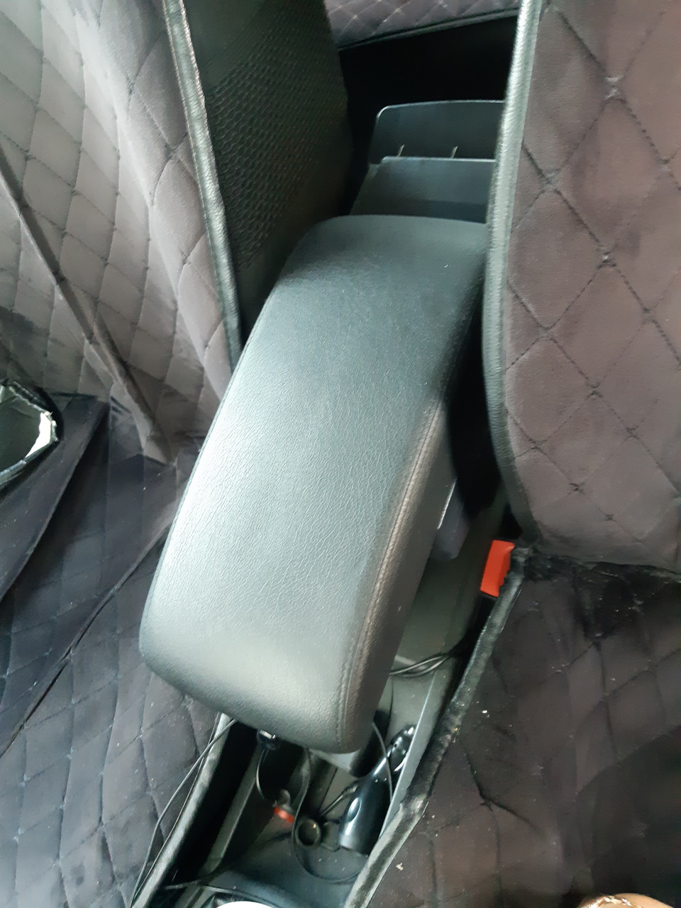 Подлокотник — Skoda Rapid (1G), 1,6 л, 2017 года | аксессуары | DRIVE2