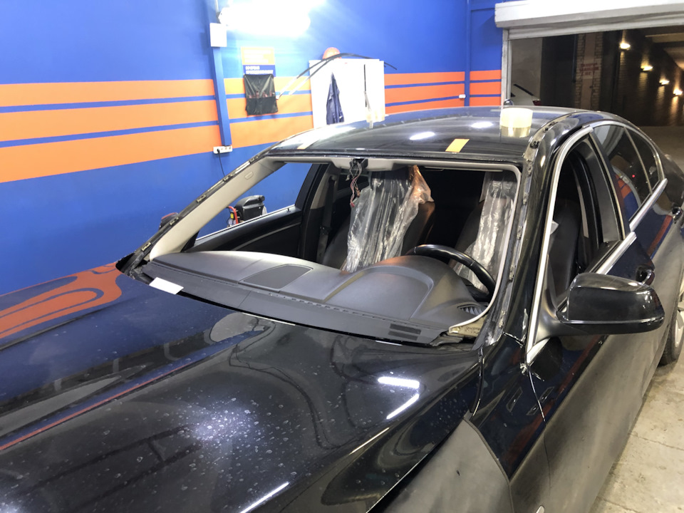 Замена лобового стекла — BMW 5 series (F10), 2 л, 2012 года ...