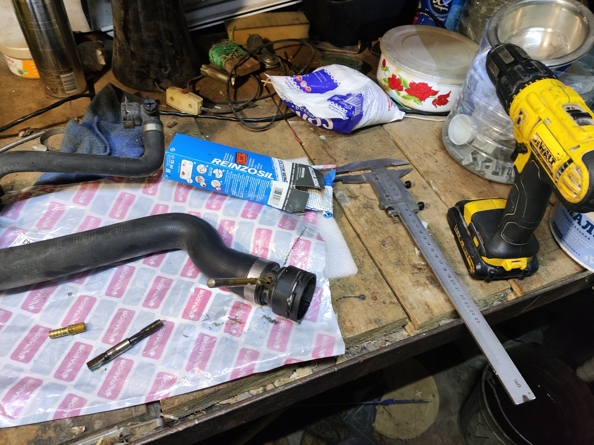 верхний патрубок радиатора ваз 2110. верхний патрубок радиатора сжатый. патрубок радиатора ваз 2101. верхний патрубок радиатора сжатый. ауди 100 верхний патрубок радиатора.