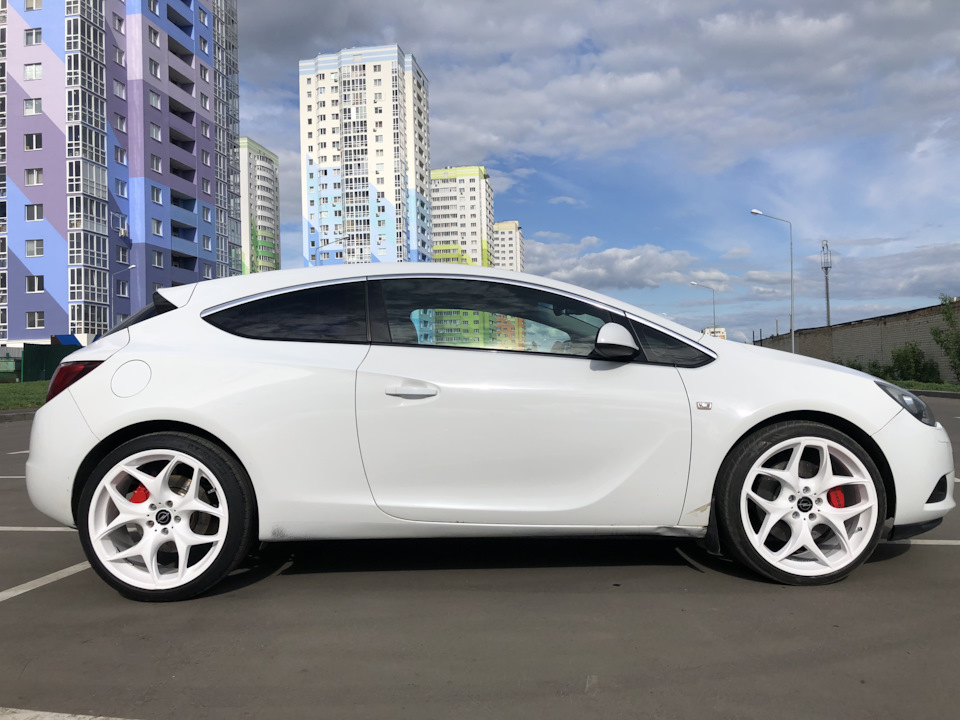 4 — Opel Astra J GTC