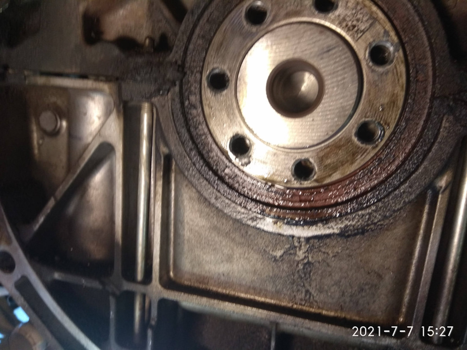 Потек задний сальник коленвала… — Renault Duster (1G), 1,6 л, 2013 года ...