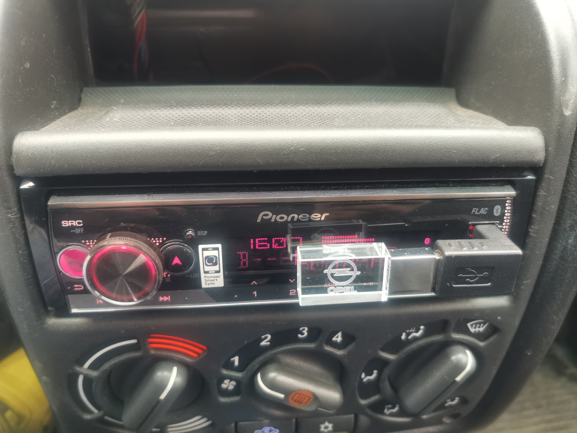 Флешка Opel — Opel Astra F, 1,4 л, 1998 года | аксессуары | DRIVE2