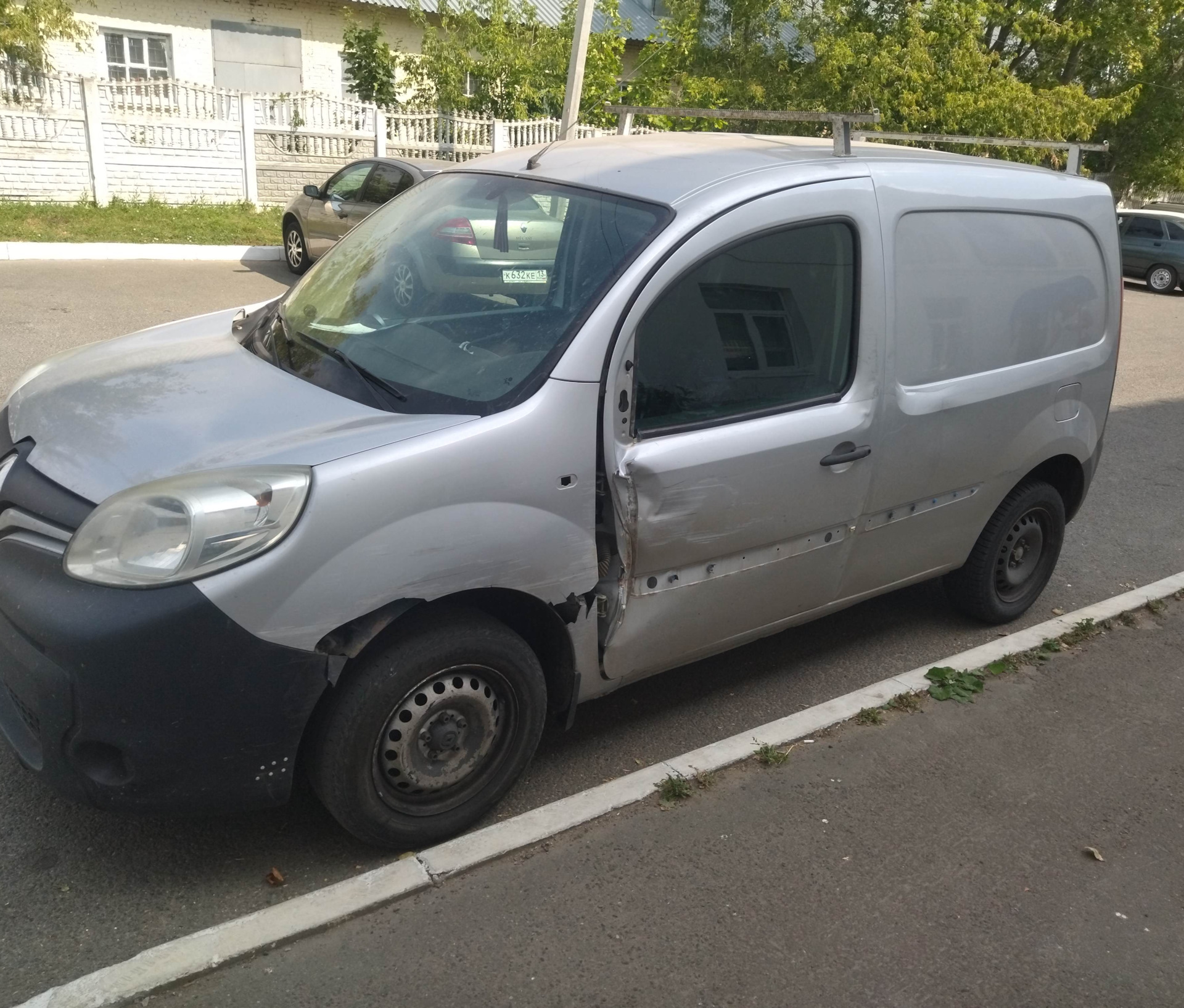 Въехал в трактор — Renault Kangoo (2G), 1,6 л, 2013 года | ДТП | DRIVE2