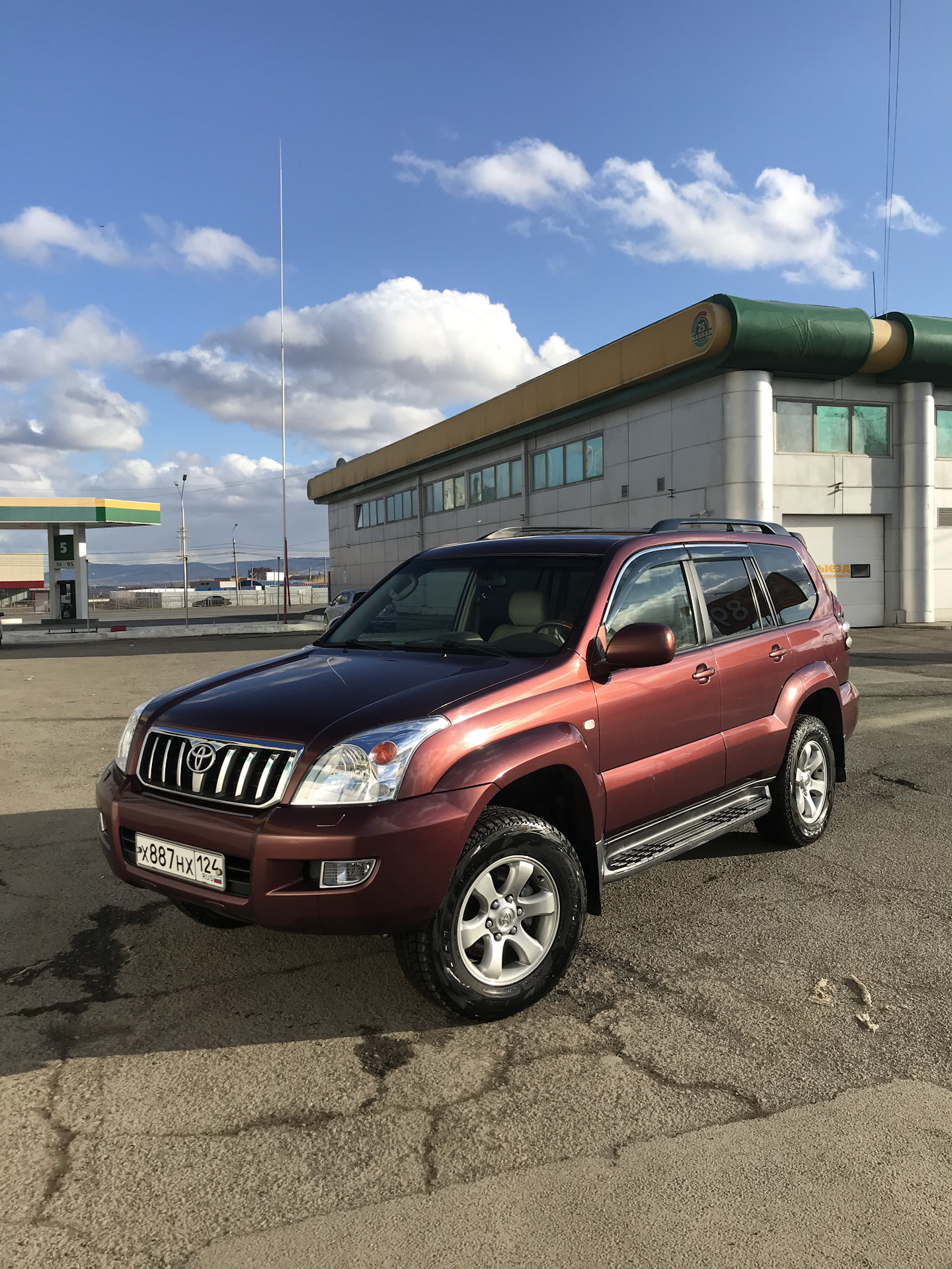 Дром красноярск прадо. Прадик 200. Прадик машина 200. Toyota Land Cruiser Prado Red. Красный Прадо 150.