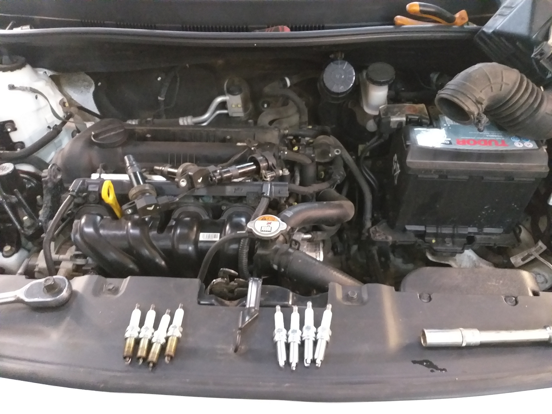 свечи каждые 20 тыс. км. — Hyundai Solaris (1G), 1,6 л, 2013 года ...