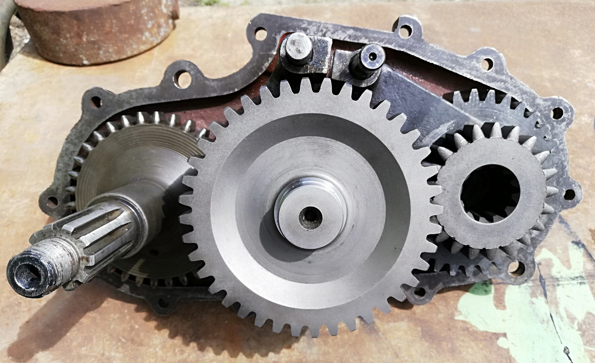 3 уаз раздатки. Понизить раздатку на уаз. Шестерни косозубой раздатки уаз. 3. Понижайка на уаз 2.