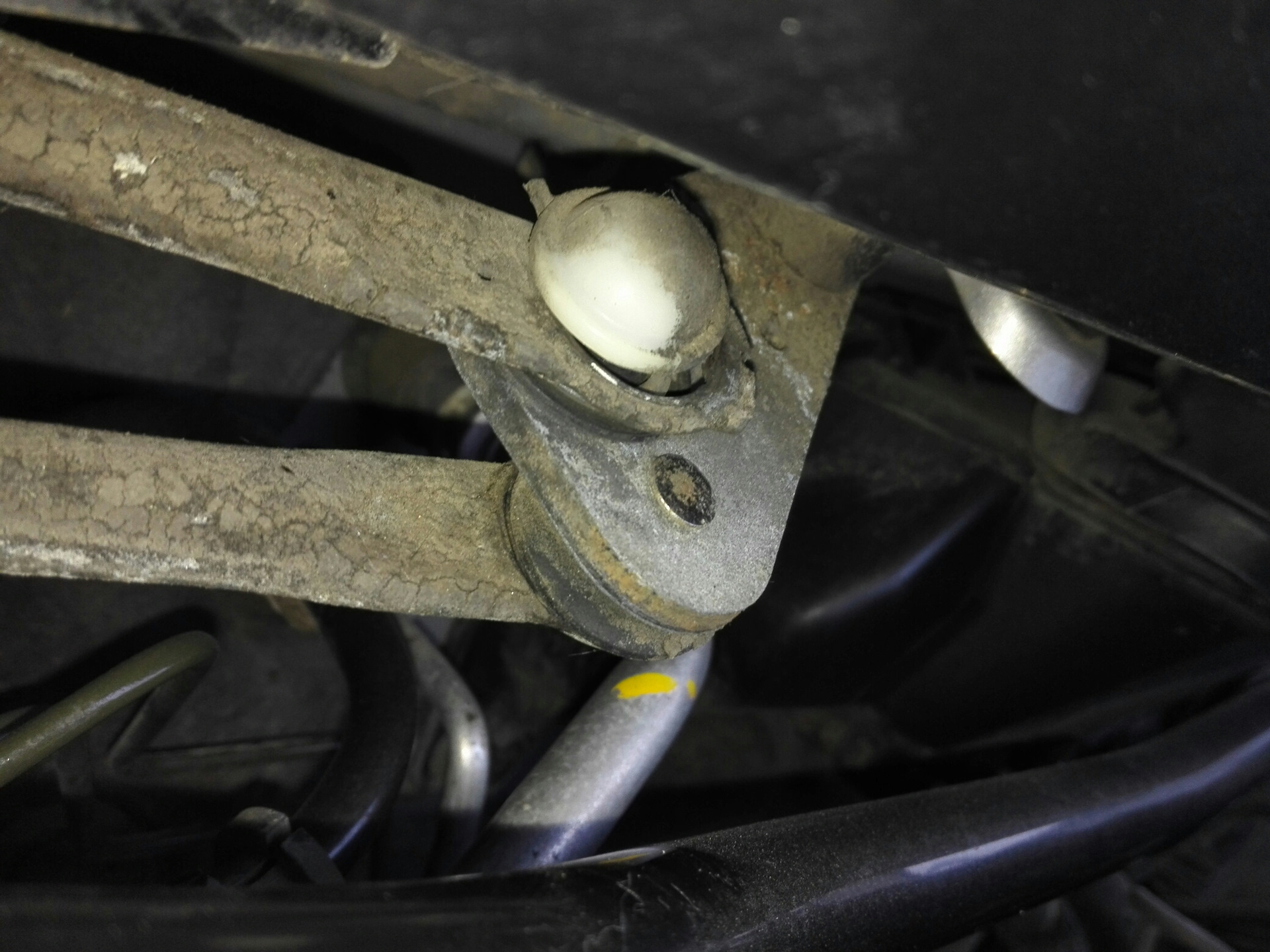 Ремонт трапеции дворников - Mazda Demio (2G), 1,3 л, 2004 года своими руками DRI