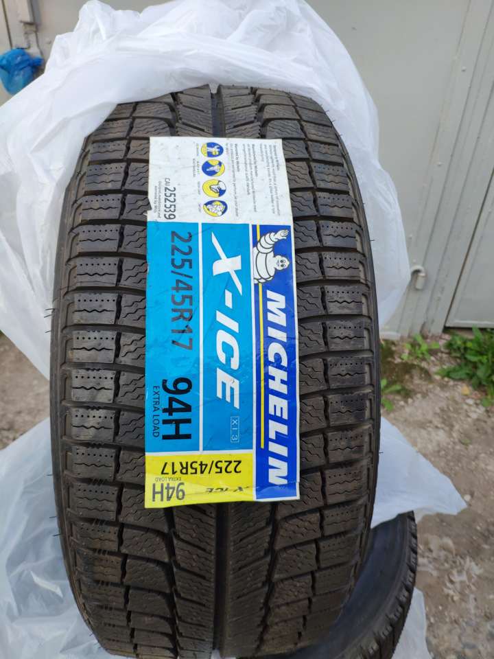 Шины зимние нешипованные Nokian 225/45 R17 на Skoda Octavia A7 Mk3 ...