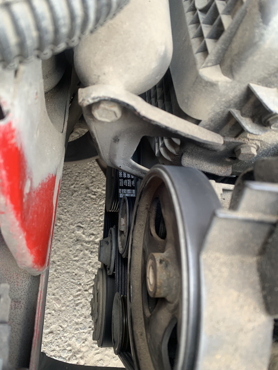 Замена поликлинового ремня( или ремень навесного оборудования), потому ...