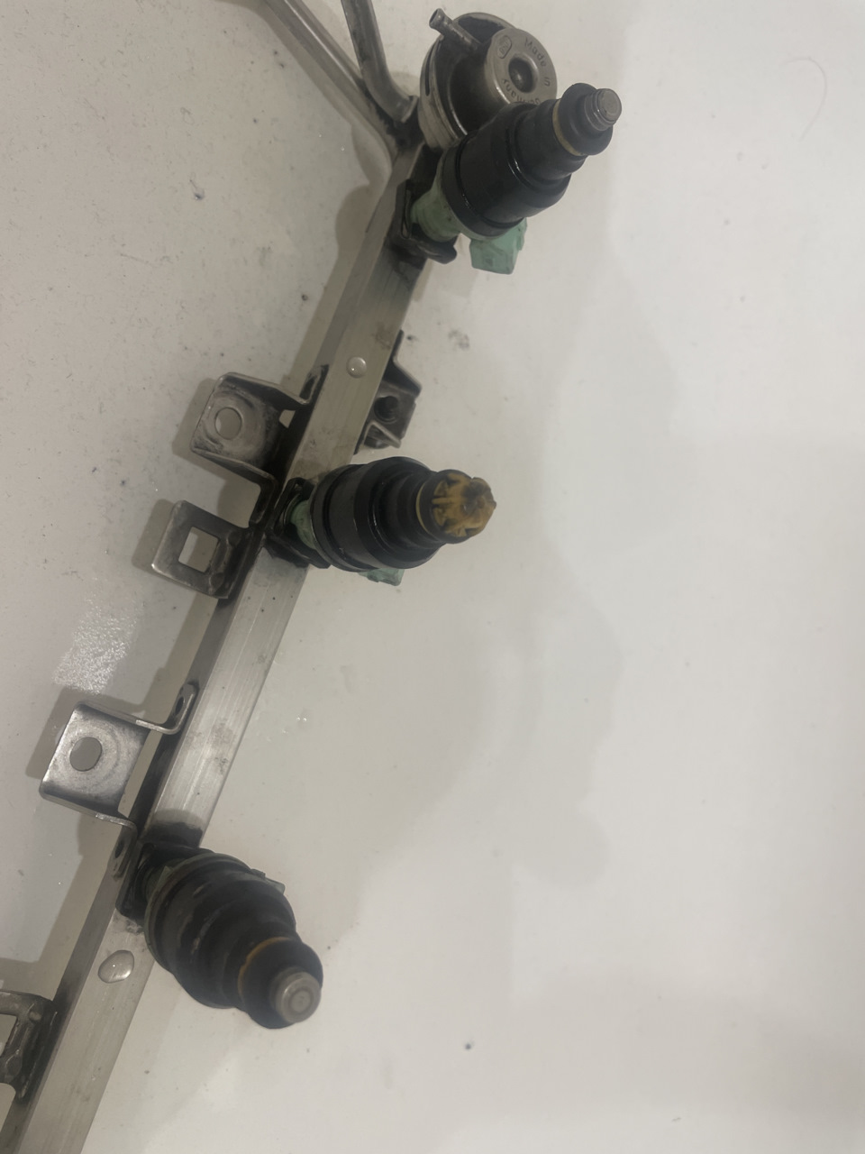 30 литров на 100 ч2 снятие топливной рампы — BMW 7 series (E38), 3 л ...