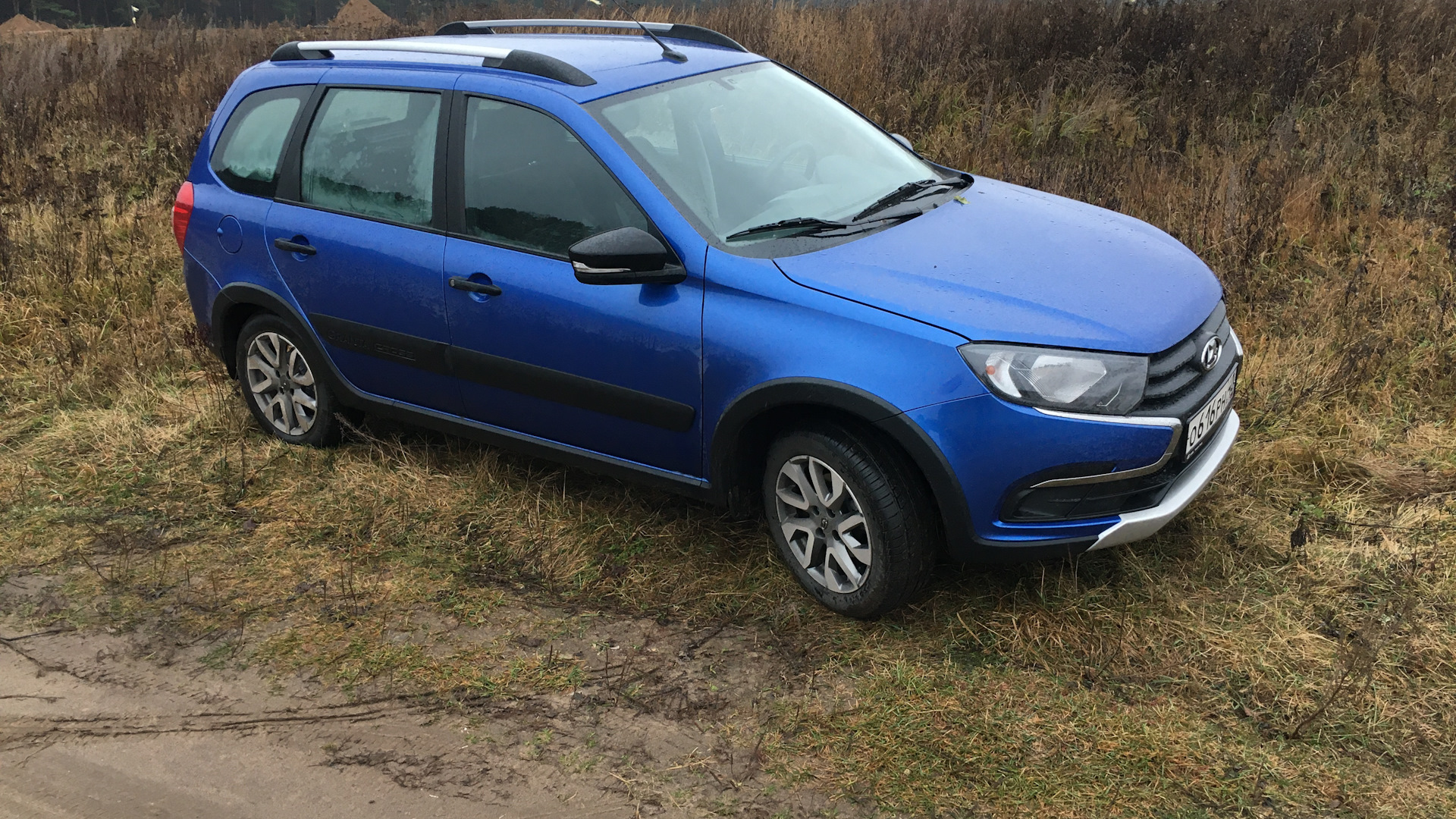 Lada Granta Cross синяя