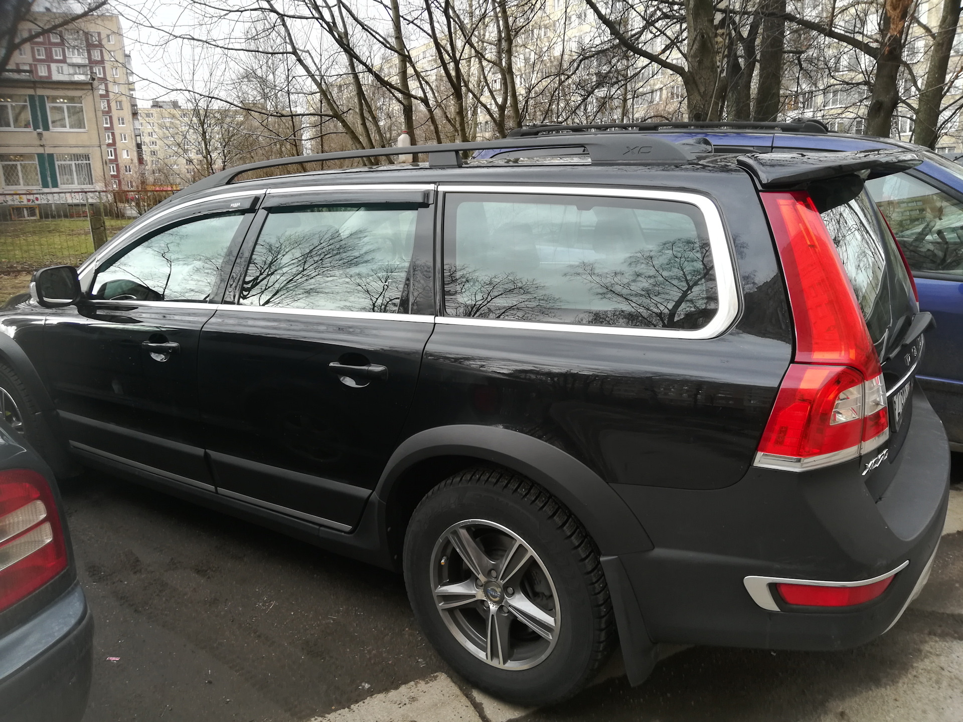 Установка дефлекторов и спойлера — Volvo XC70 III, 2,4 л, 2014 года |  тюнинг | DRIVE2