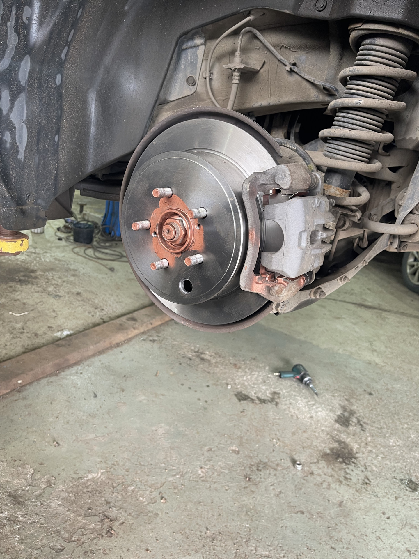 Задние диски и колодки — Subaru Legacy (BM/BR), 2,5 л, 2012 года ...