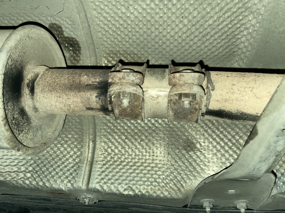 Запах выхлопа в салоне — Volkswagen Golf Mk5, 1,6 л, 2008 года | визит ...