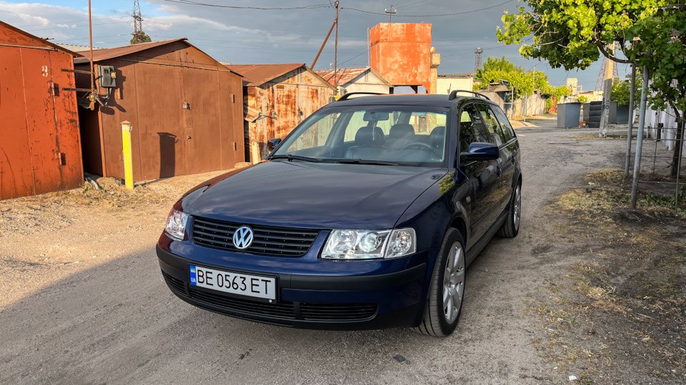 Volkswagen Passat Variant 1.8T Windsor Blau