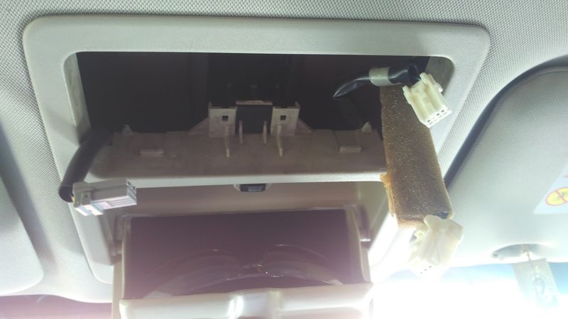 Плафон nissan tiida. Плафон освещения с очечником ниссан нв200. Плафон ниссан тиида с11. Очечник для nissan tiida 2008. Очечник тиида.