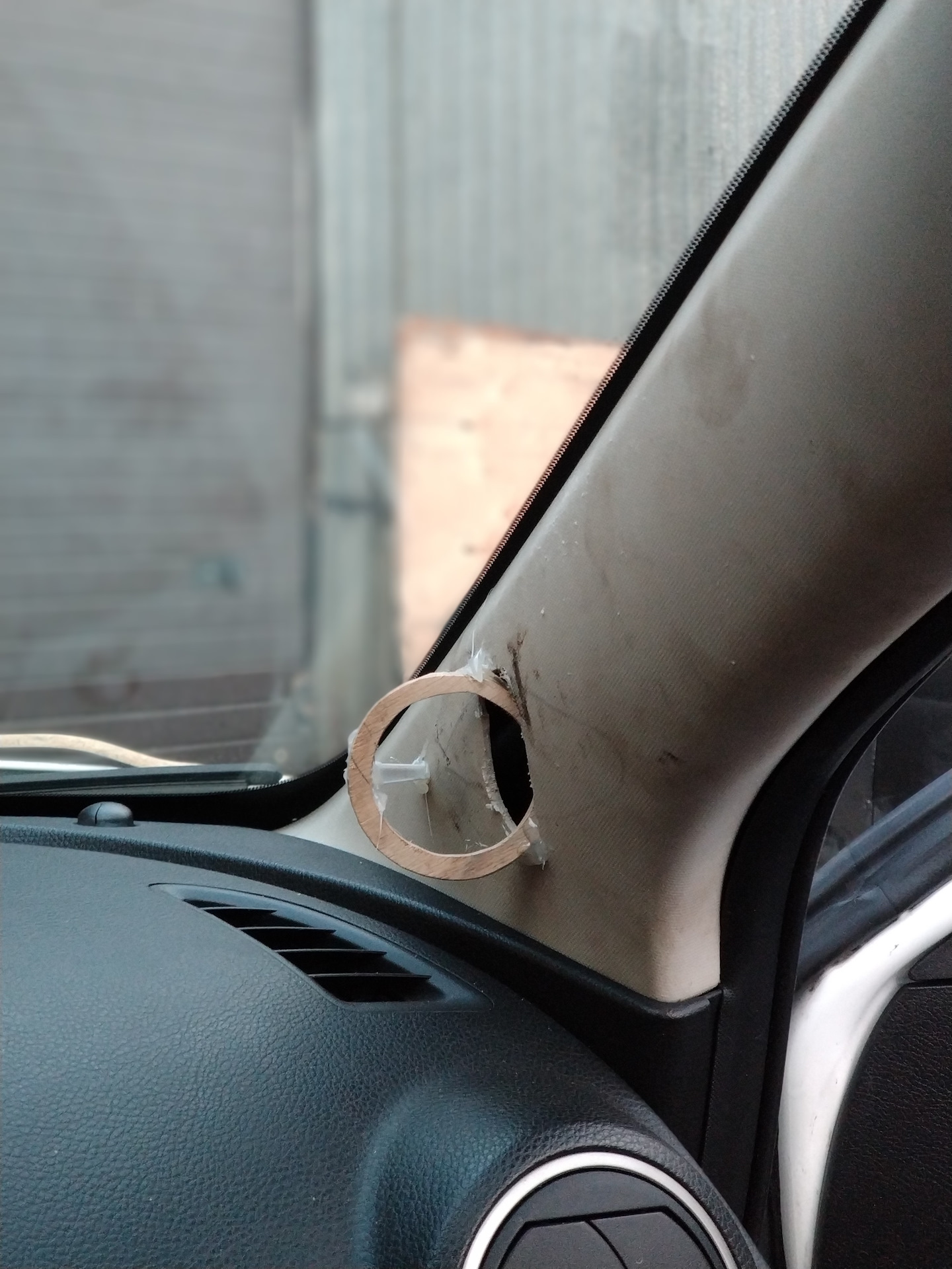 уголки под твитеры мазда 3 bk. стойки газель бизнес под рупора. пищалки focal твитера гранта 2190. стойки под рупора 21213. пищалки в ваз 2109.