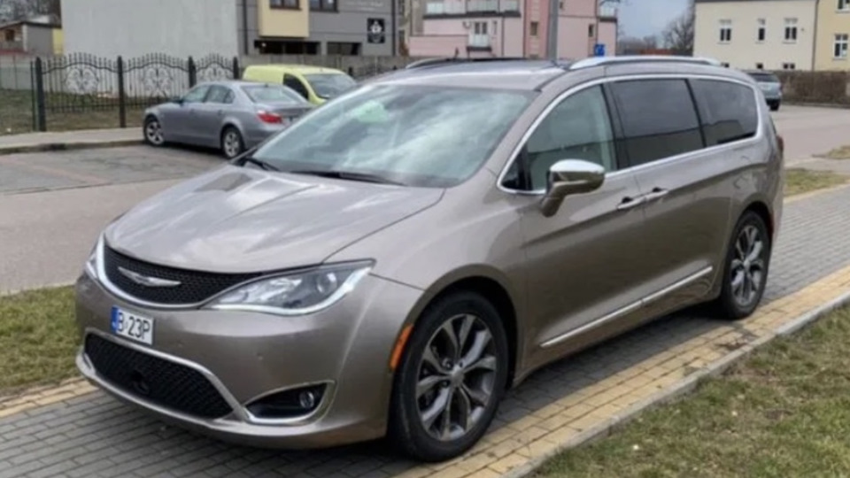 2017 pacifica limited