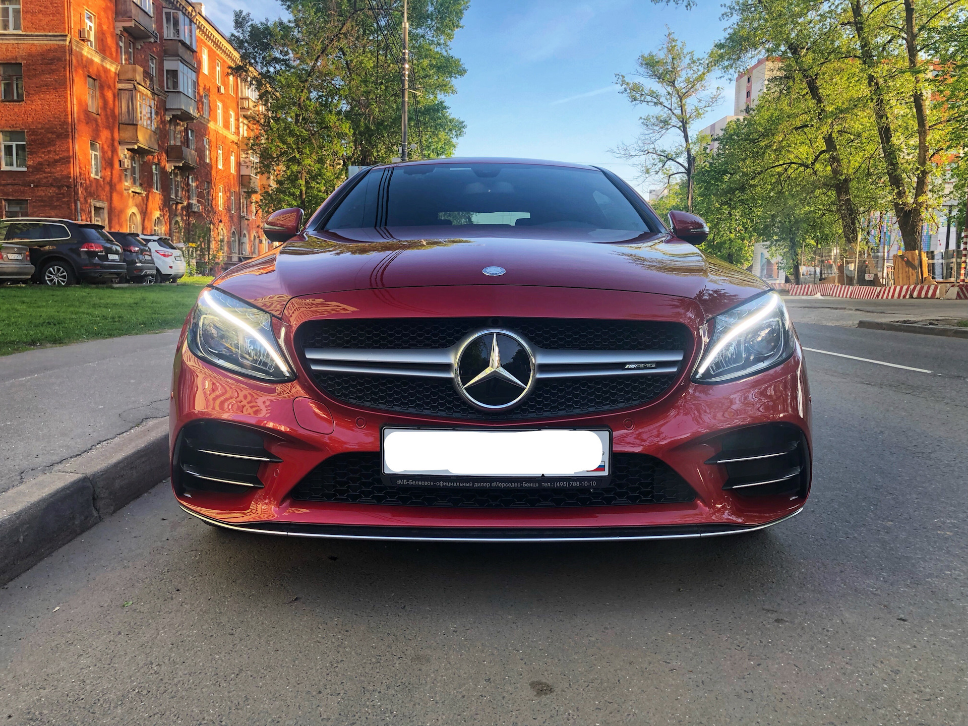 Красный Мерседес w205