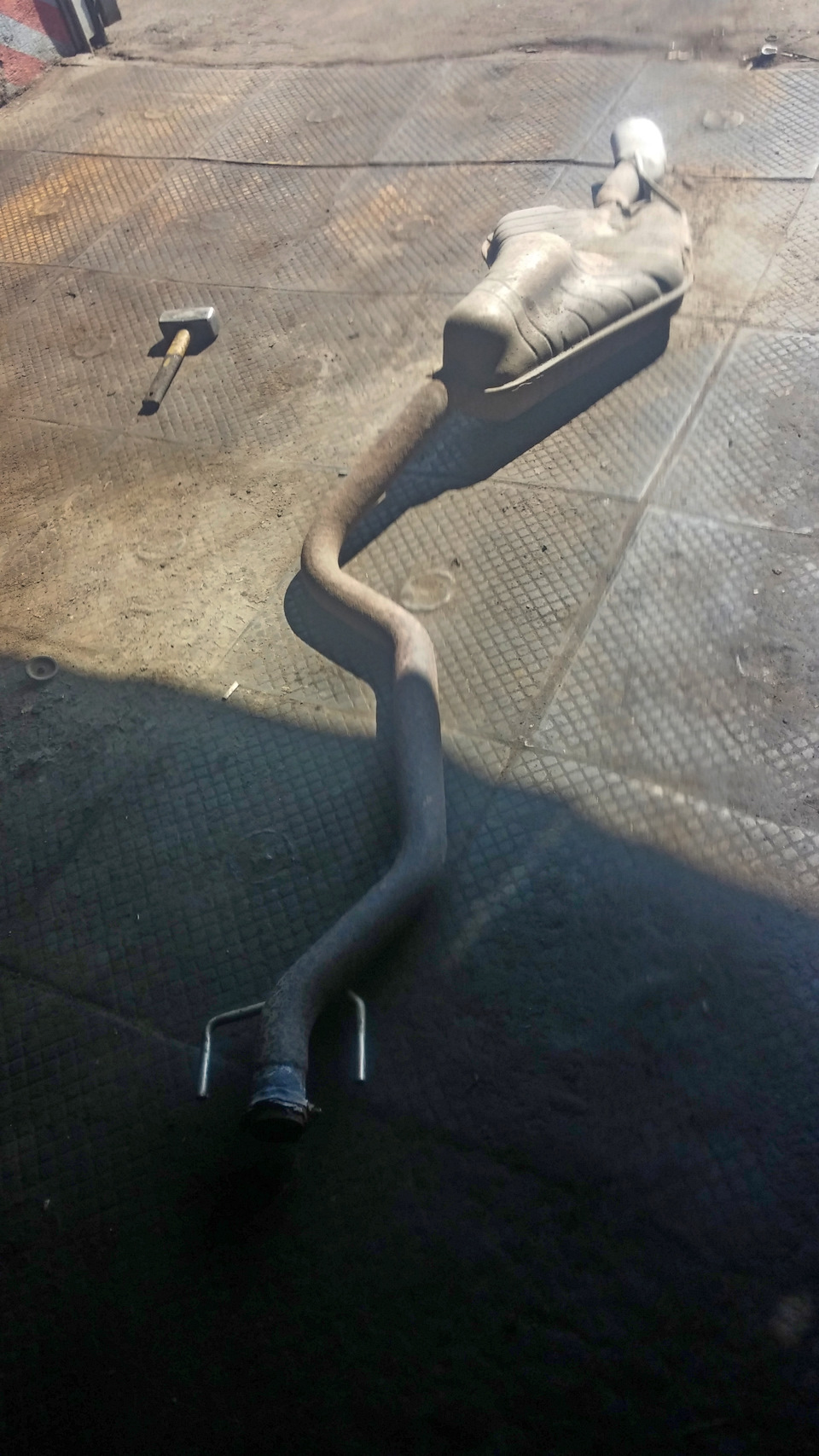 Вот, он труп. Валяется. — Saab 9-5 (1G)