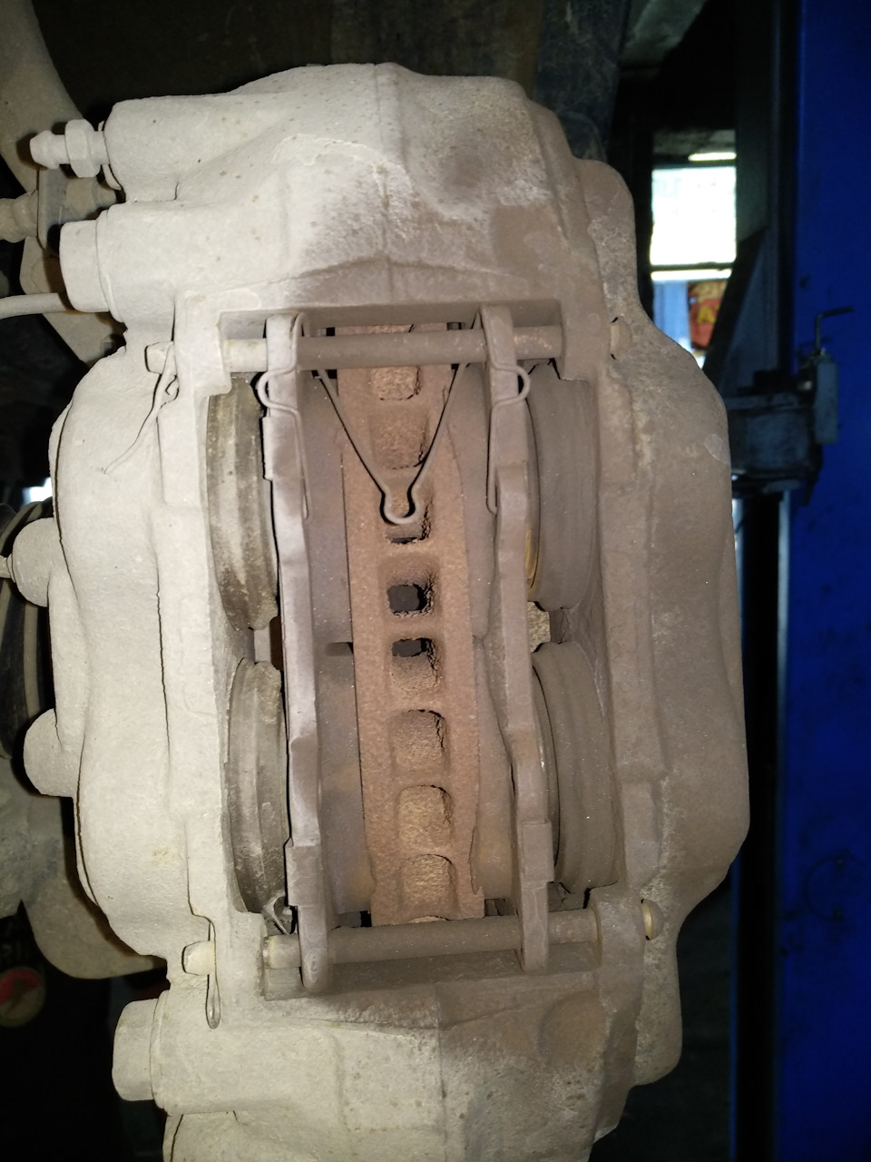 Фото в бортжурнале Toyota Sequoia (1G)