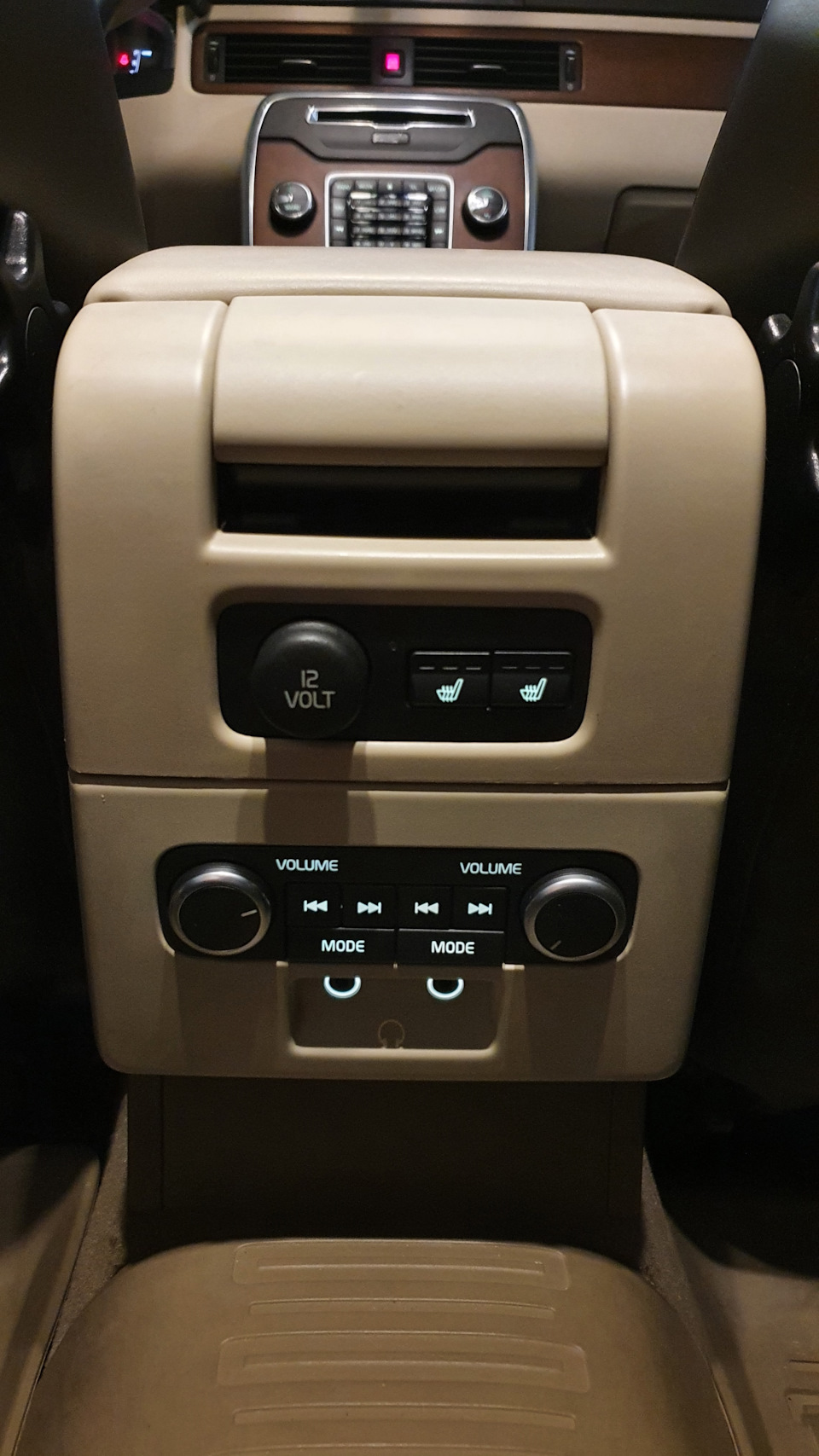 59. Мультимедиа панель для задних пассажиров — Volvo XC70 III, 2,4 л ...