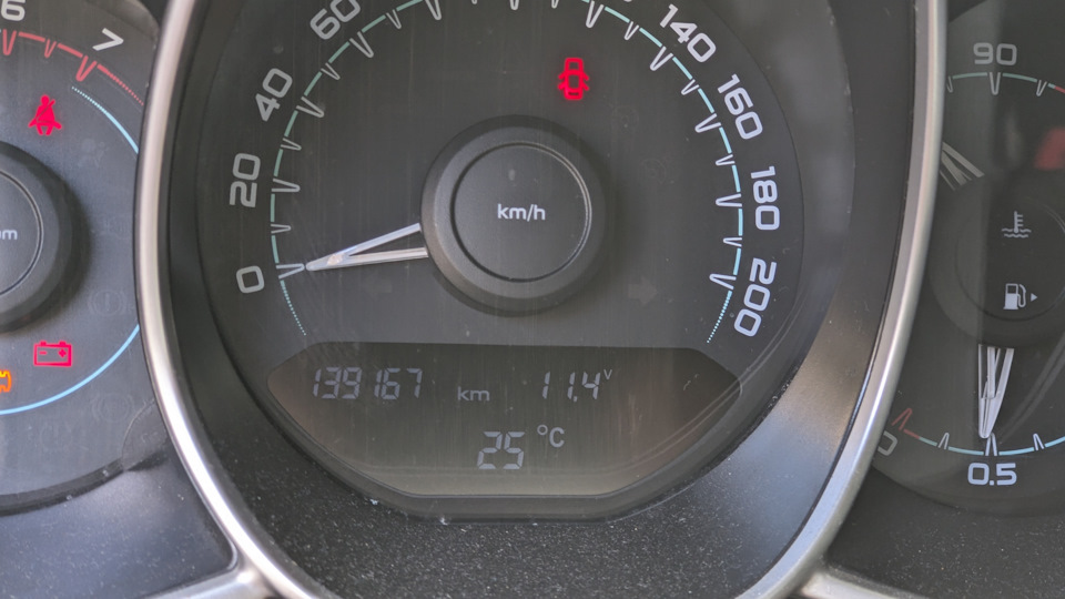 При включении стартера падает до 8,5 В. — Lada Vesta (1G)