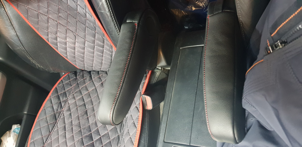 Чехлы на подлокотники, подключение повторителей в зеркалах — Lexus RX ...