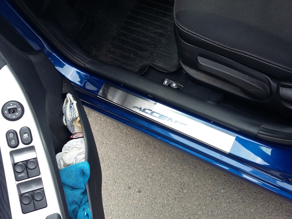 Установил накладки на пороги — Hyundai Accent (4G), 1,6 л., 2012 года ...