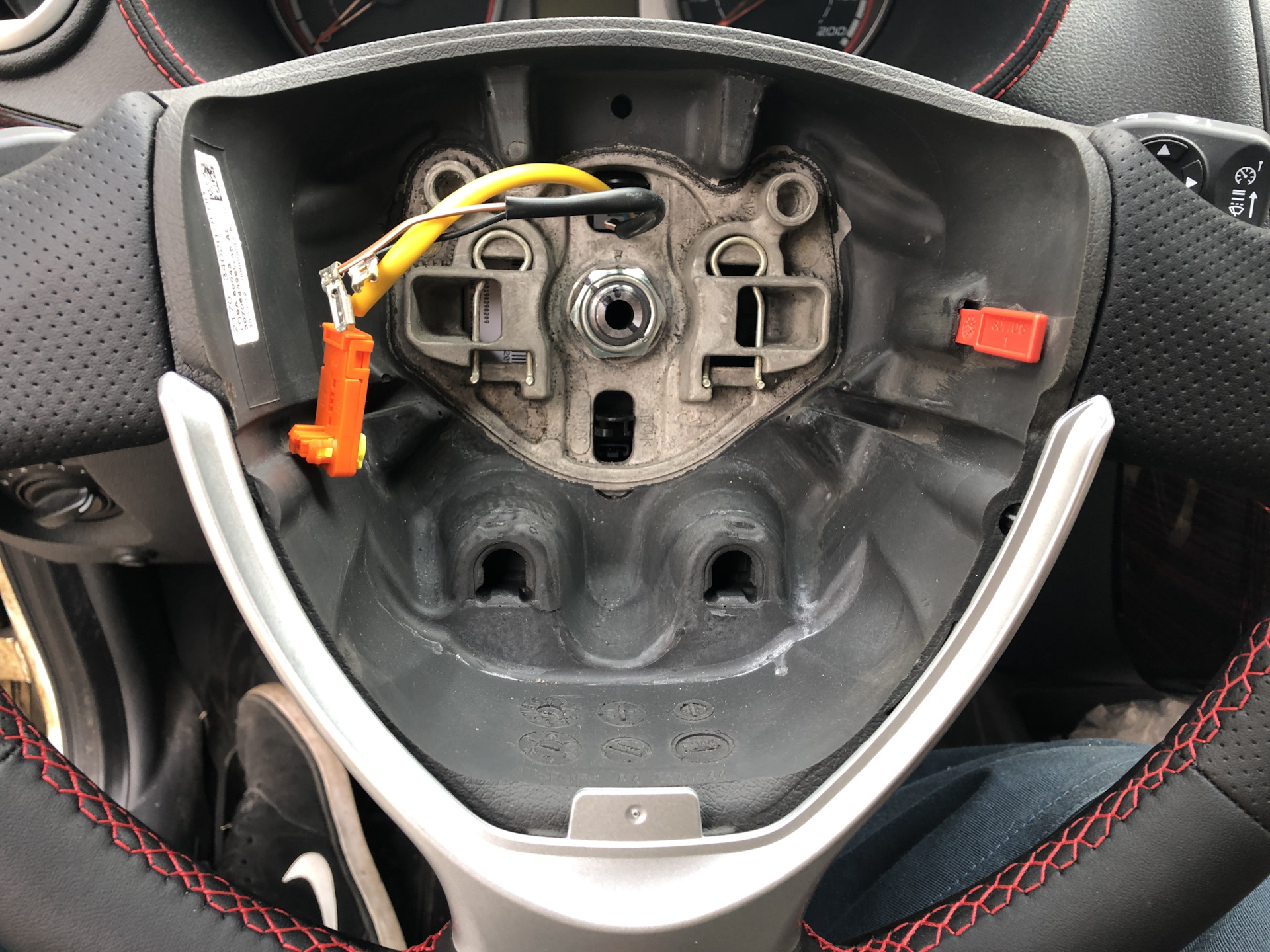 Поставить руль прямо. Калиновский руль ваз 2109. Подрулевые переключатели от ваз 2110 на ваз 2107. Поставить руль прямо. Chevrolet niva руль.