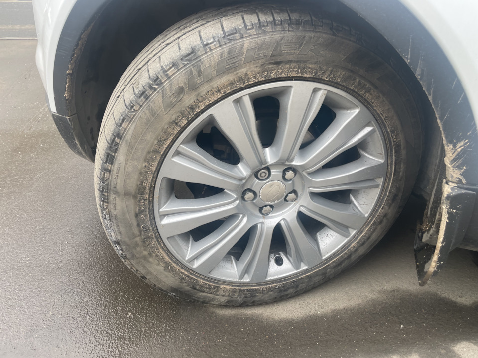 Шины летние Pirelli 235/55 R19, литые диски 8Jx19 ET45 5x108 на Land ...