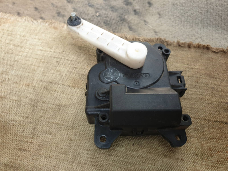 Сервопривод печки toyota avensis 8710605030 azt250 1az-fse. Сервопривод печки тойота авенсис. Toyota 87106-02070. Сервопривод тойота авенсис т250. Сервопривод 063700 8680.