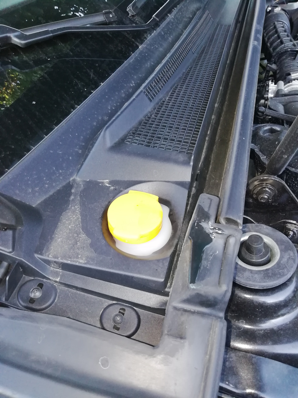 Замена бачка омывателя - Mazda 323 V, 1,5 л, 1996 года своими руками DRIVE2