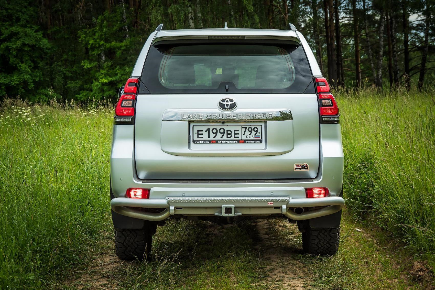 Прадо накладки. Задний бампер риф Прадо 150. Силовой бампер риф на Прадо 150. Toyota Land Cruiser 150 сзади. Бампер риф Прадо 150.