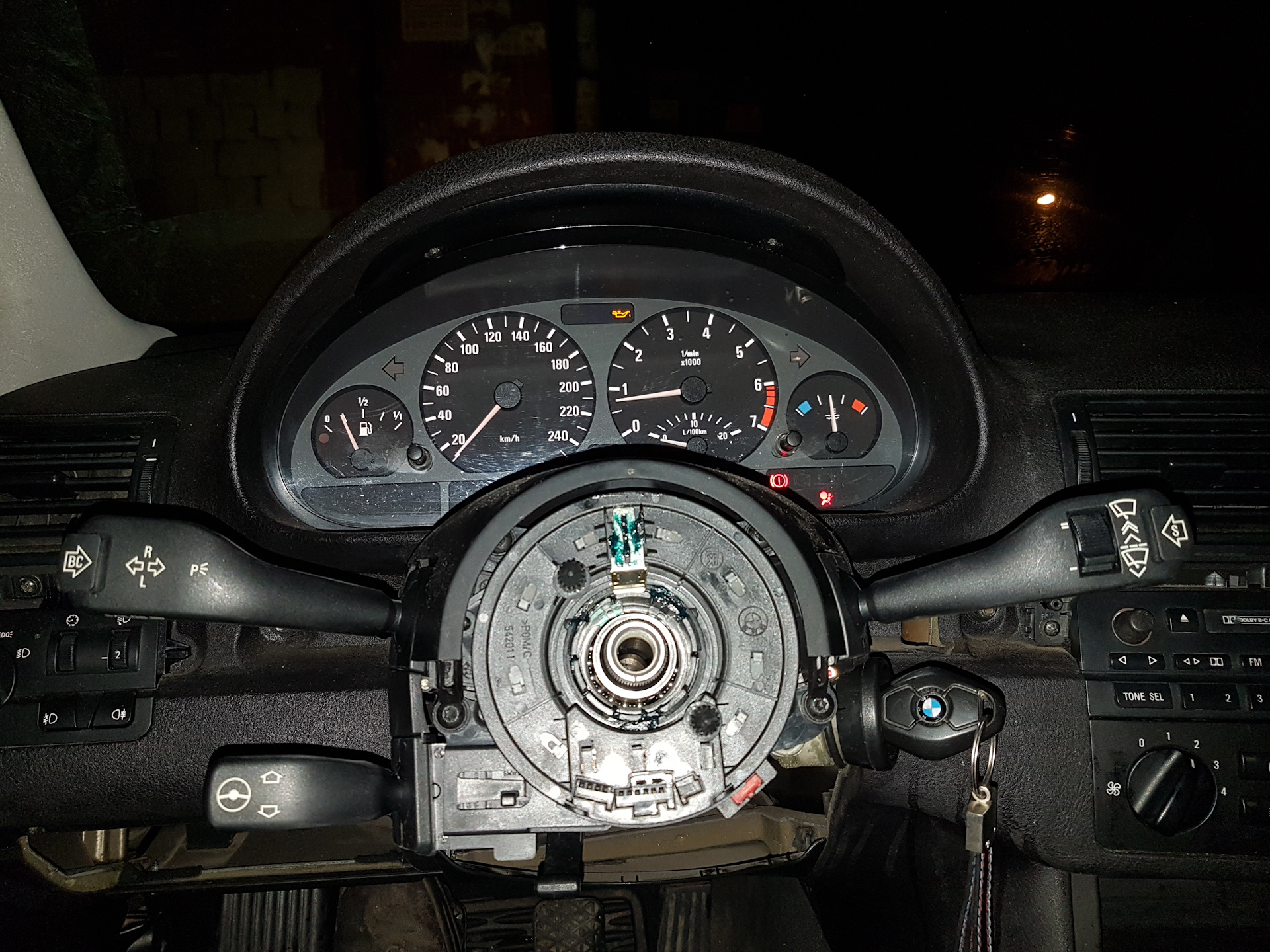 Bmw e46 back. Bmw e46 установка. Bmw 3 e46. Bmw e46 sedan салон. Bmw m3 e46 салон.