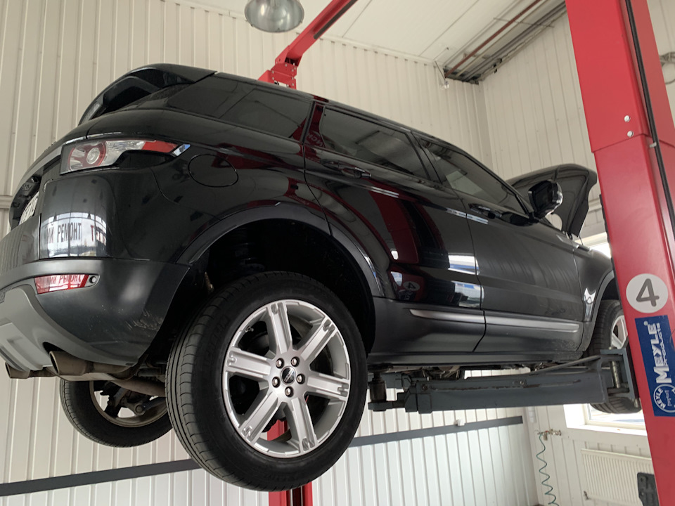 Смена моторного масла и шиномонтаж — Land Rover Range Rover Evoque, 2 л ...