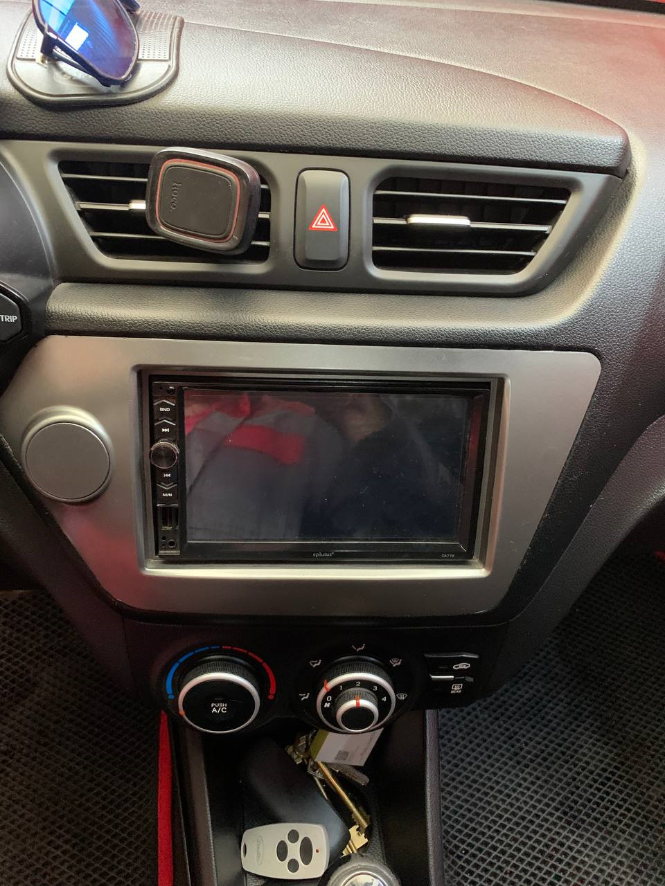 тюнинг салона и ГУ Эплутус — KIA Rio (3G), 1,4 л, 2013 года ...