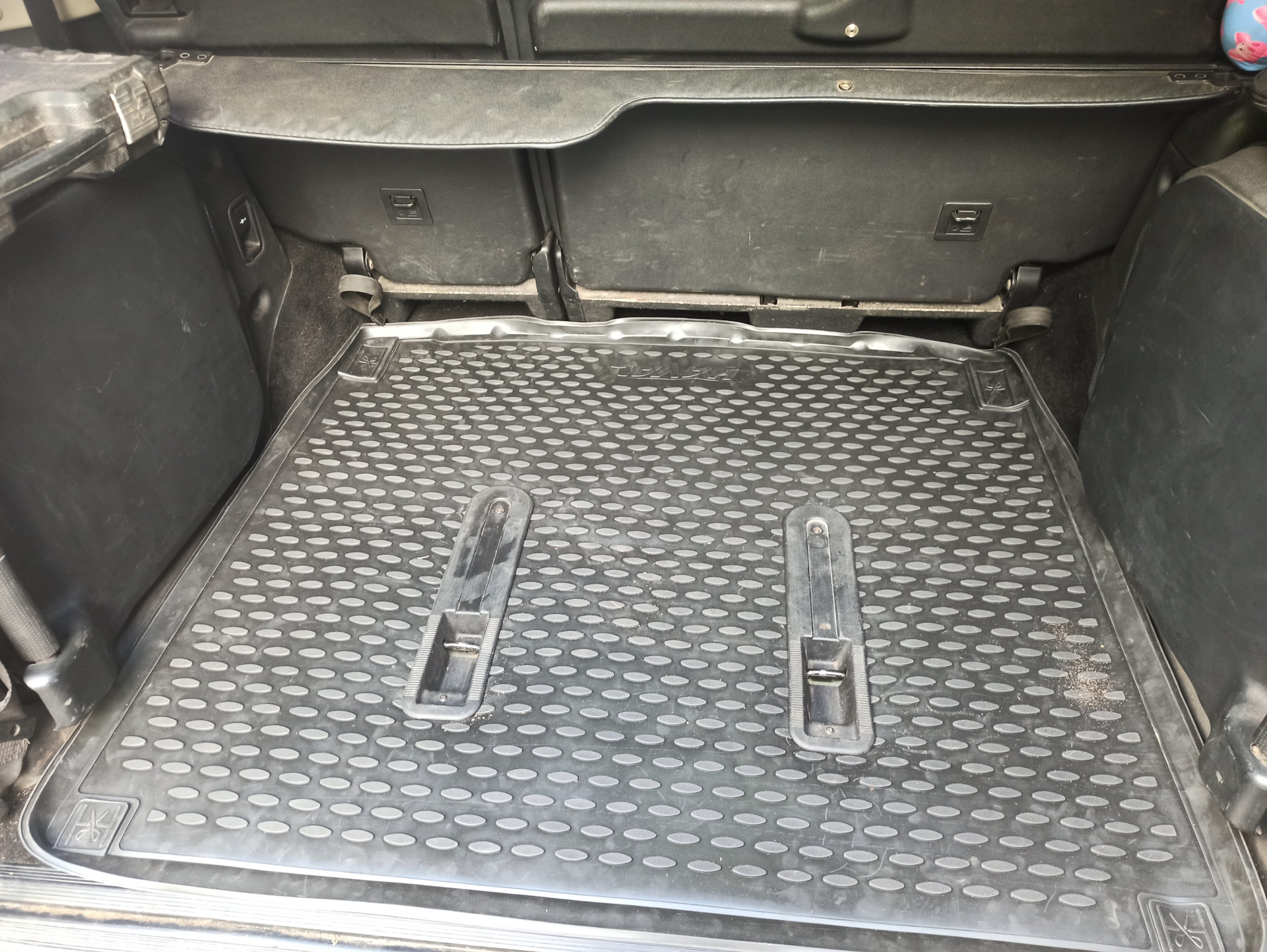 Ковер в багажник — Land Rover Discovery II, 4 л, 2004 года | стайлинг ...