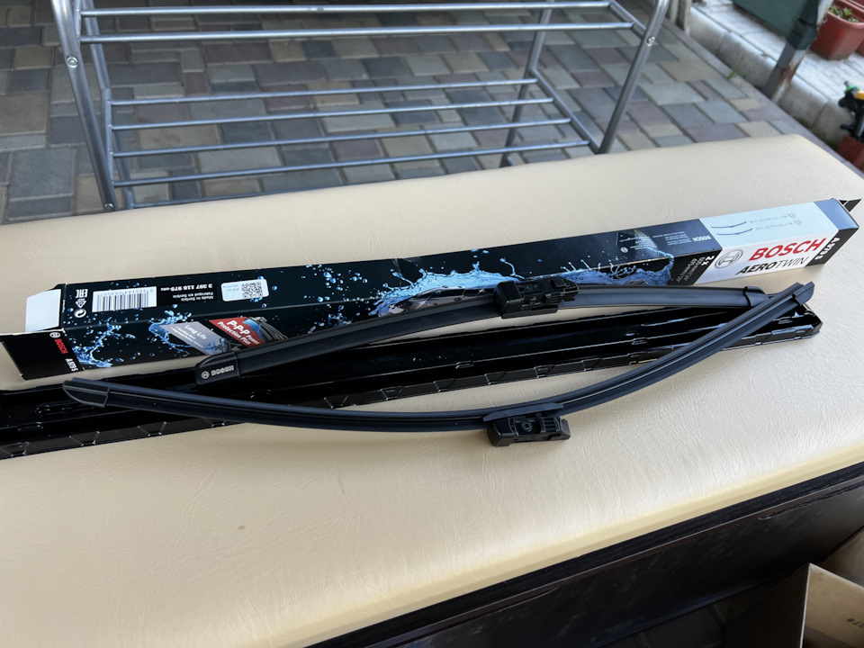 Bosch перед Aerotwin A 979 S — Volkswagen Passat Variant (B6). Запчасти на фото: A979S