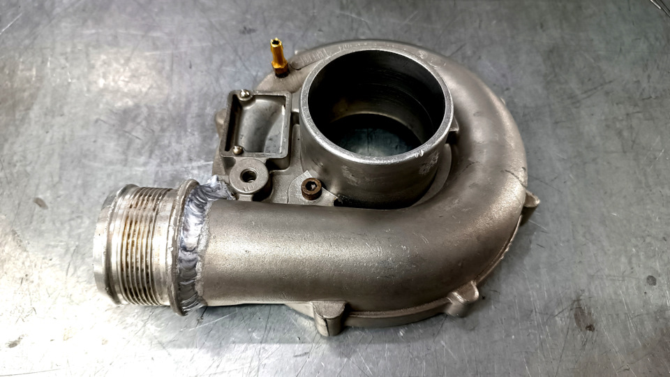 Новый отвод 55мм. Считаю вышло гораздо аккуратнее. — Audi 100 (C3)