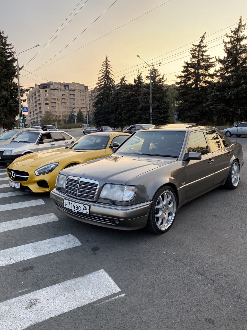 Мерседес w124 желтый