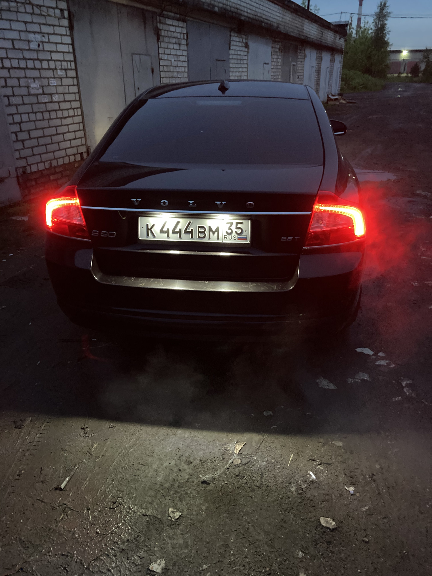 Задние фары вольво. Задние фонари Volvo s80. Задние габариты Вольво s40. Задние фары Вольво s80. Фонарь задний Volvo s60.