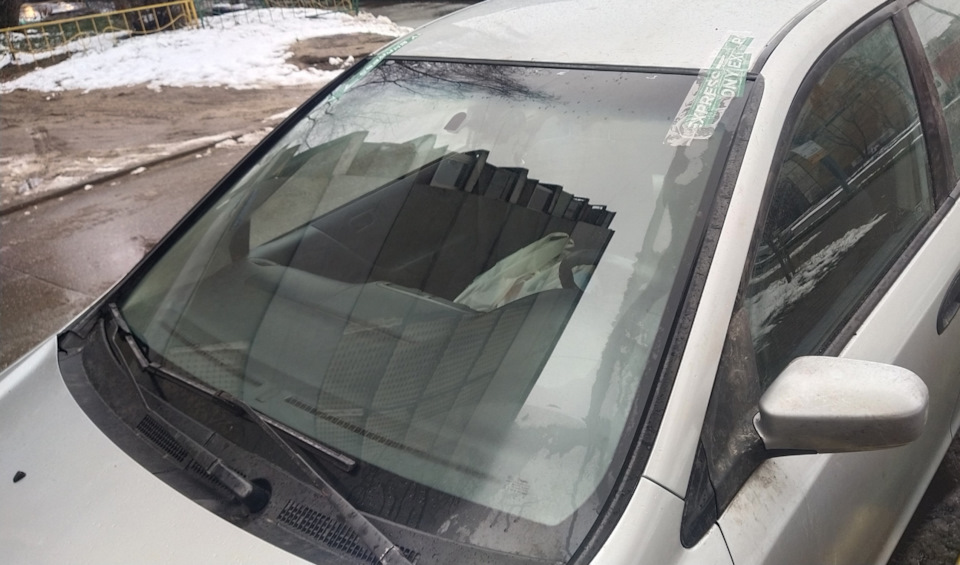 Замена лобового стекла — Honda Civic Hatchback (7G), 1,4 л, 2001 года ...