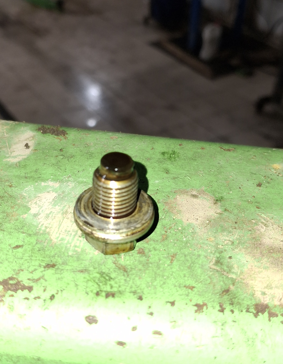 В поддоне двигателя использую магнитный болт — Nissan X-Trail II (t31)