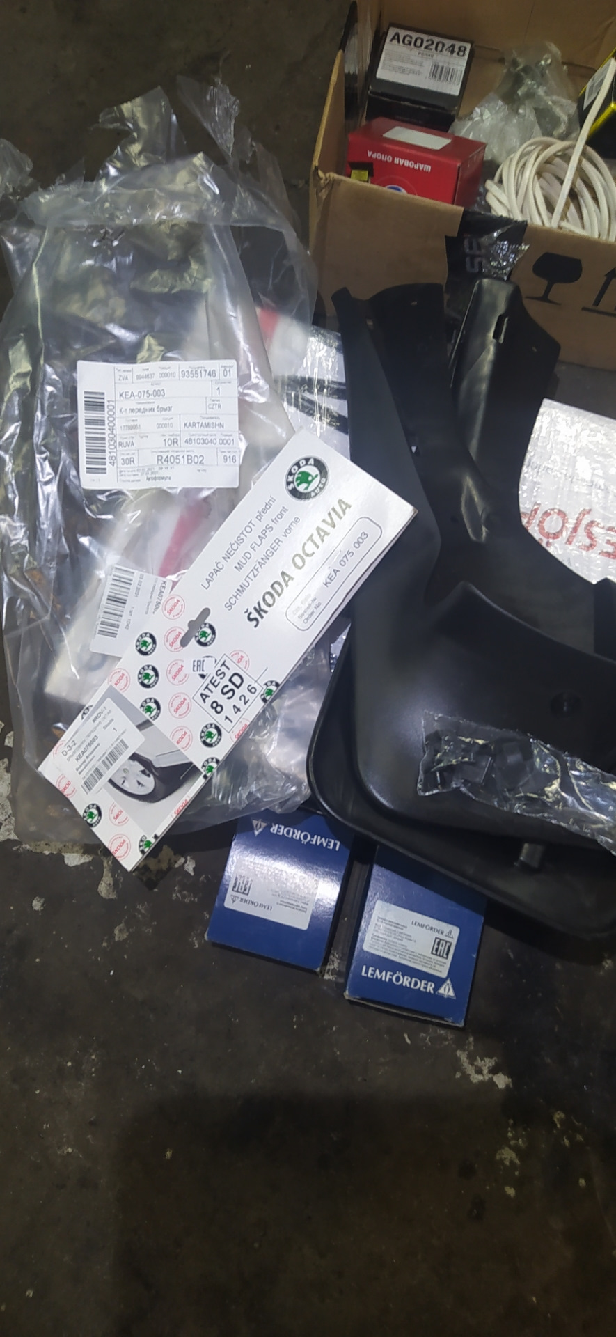 KEA075003 Комплект передних брызгов VAG | Запчасти на DRIVE2