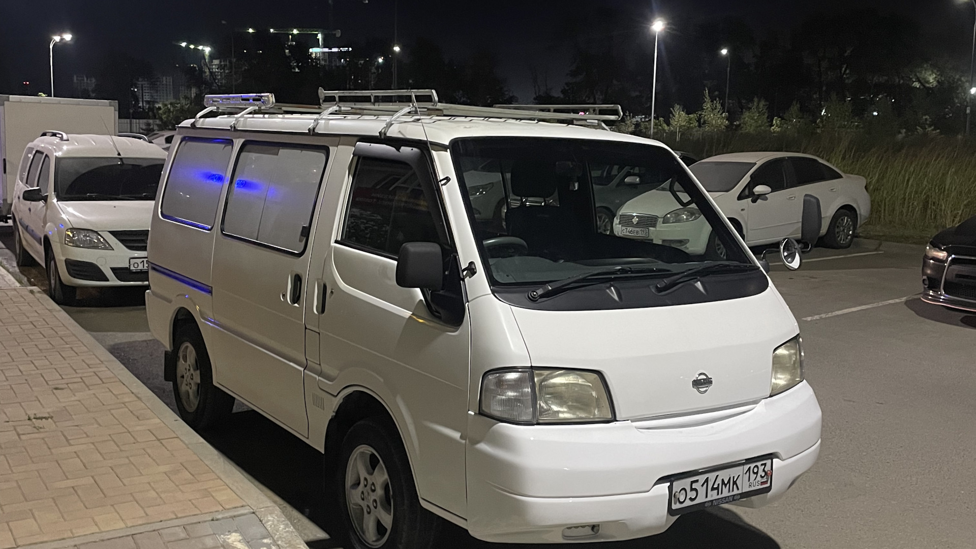 Nissan van hot sale 2000