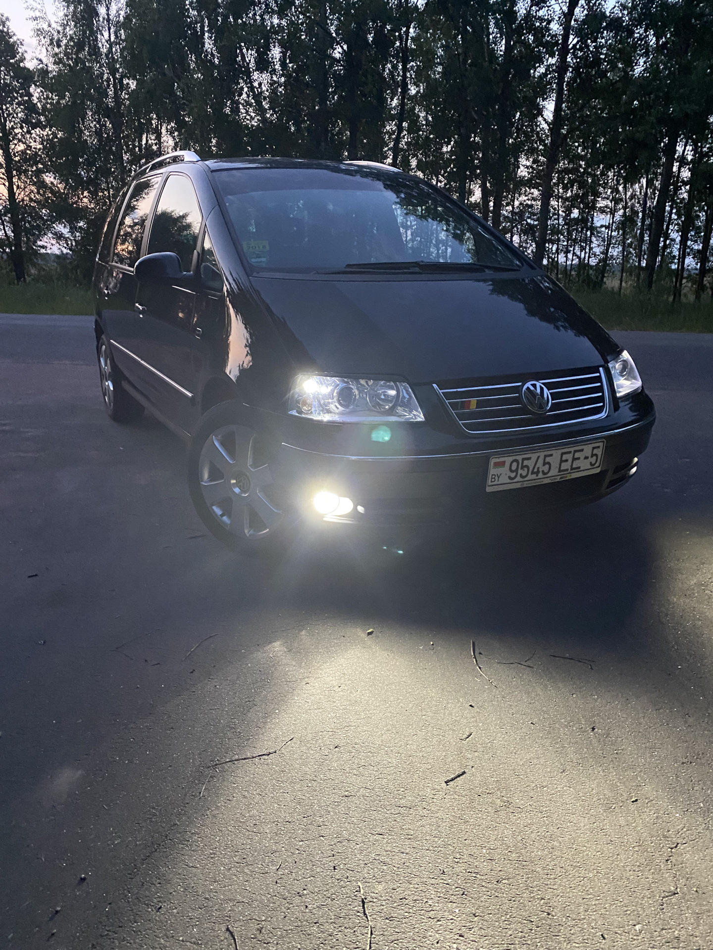 Лампочки шаран. Фольксваген пассат б5 лампа ближнего света. Лампы ближнего и дальнего света фольксваген шаран 2002г. Лампа ближнего света vw sharan. Фары шаран 1997 разделенная.