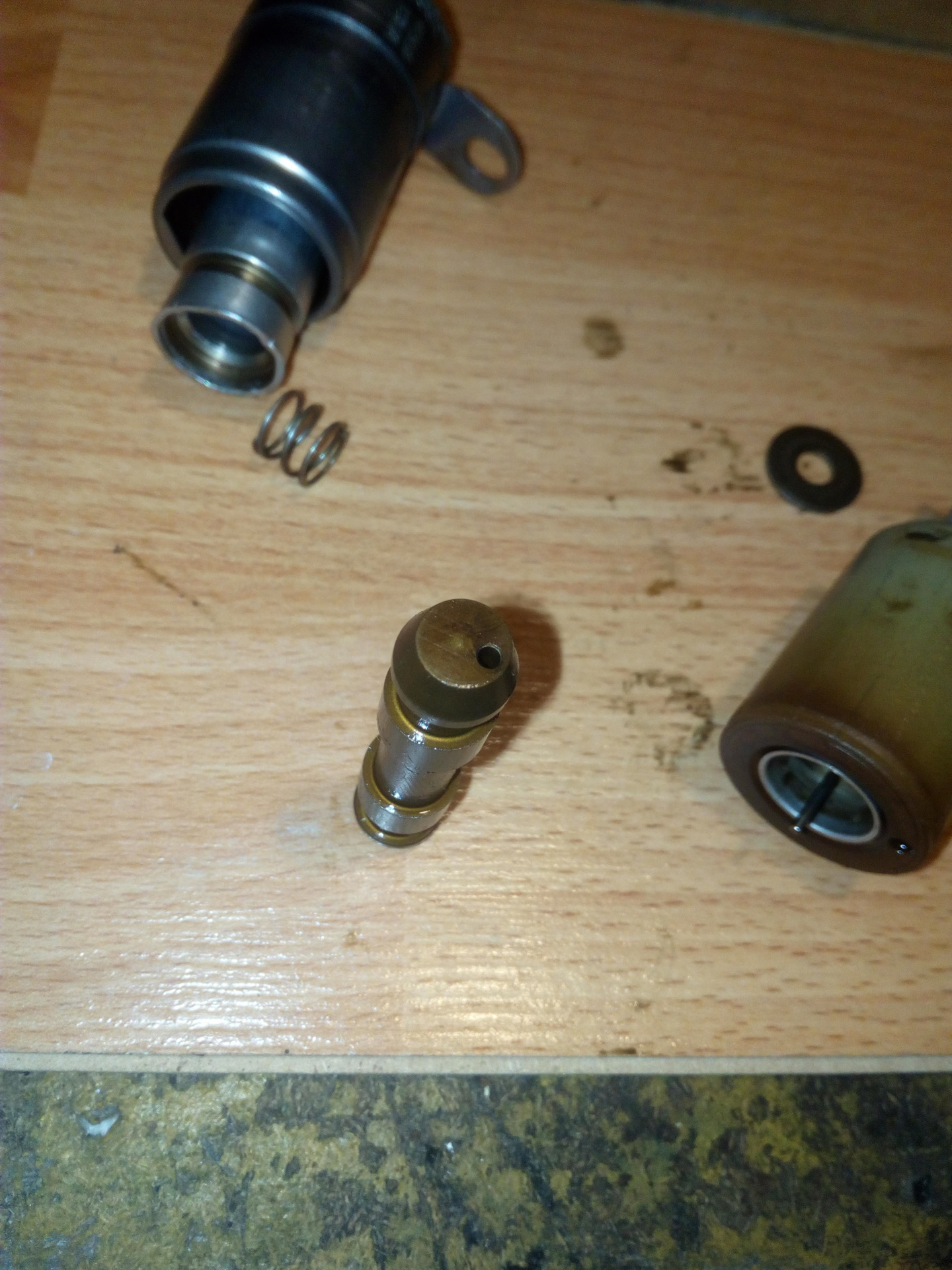 Перебрал электромагнитный клапан фазорегулятора. - Renault Megane II, 1,6 л, 200