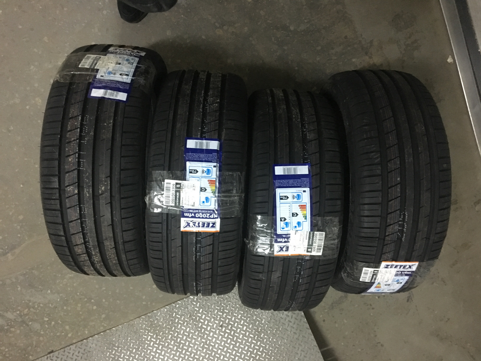 Шины 235 45 r18 лето. Zeetex hp2000. Zeetex hp2000 VFM. Резина Zeetex hp1035. 215/50r17 Zeetex hp2000 95v.